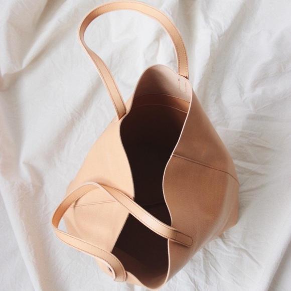 Sjaelv Leather Tote - Picture 5 of 14